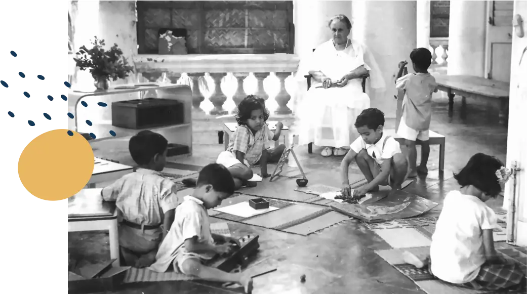 maria-montessori-with-kids